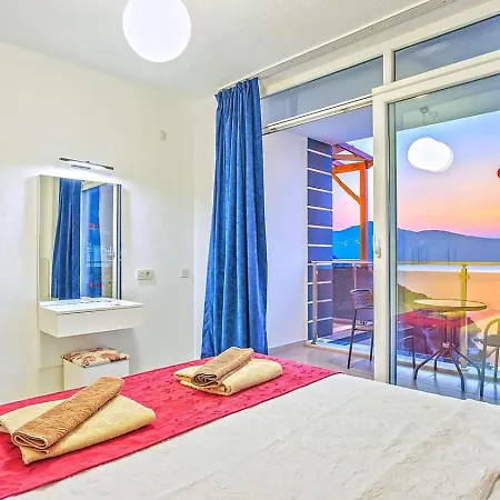 4 Bedroom In Kisla Bay Close To The Villa *