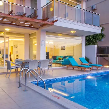 4 Bedroom In Kisla Bay Close To The *
