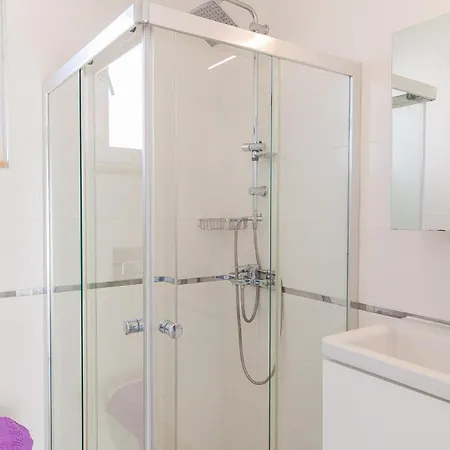 4 Bedroom In Kisla Bay Close To The *