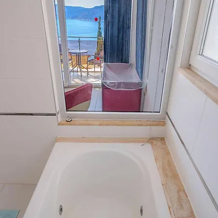 4 Bedroom In Kisla Bay Close To The *