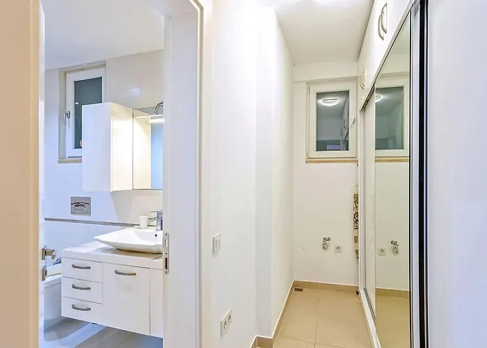 4 Bedroom In Kisla Bay Close To The 别墅 *