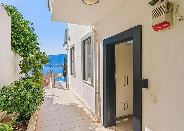 4 Bedroom In Kisla Bay Close To The *